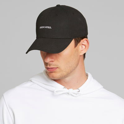 Dedicated Sport Cap Black  mit Logo. Die Cap ist schwarz und one size.